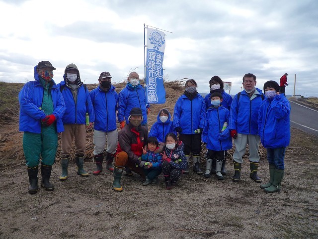 宍道湖岸ヨシ刈り取りボランティア集合写真
